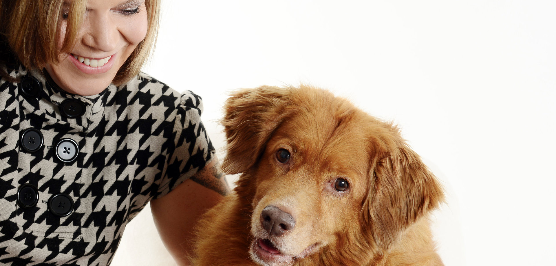 Junge Frau mit Hund